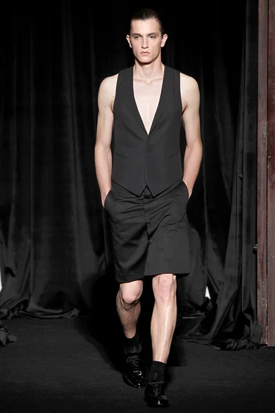 Look 15